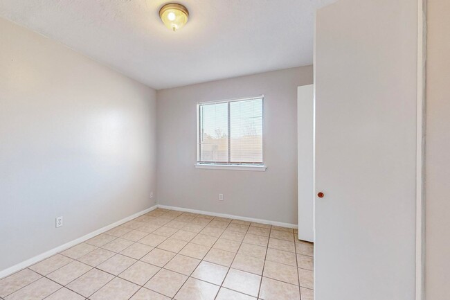 Building Photo - Taylor Ranch 4/BD 2/BA 2/CG