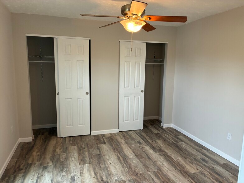 Building Photo - 1204 Hollowbrook Dr