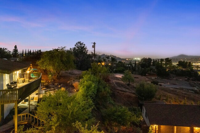 Building Photo - 5048 Bluff Pl