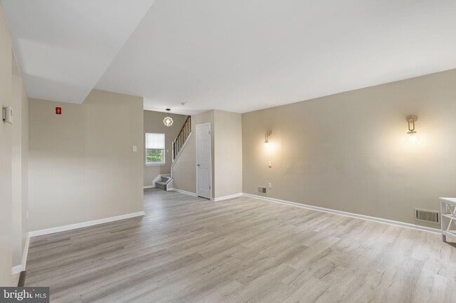 Building Photo - 424 Revere Dr
