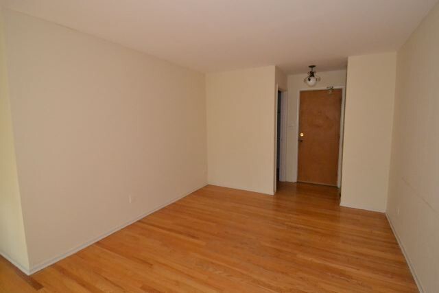 Building Photo - 675 W Wrightwood Ave