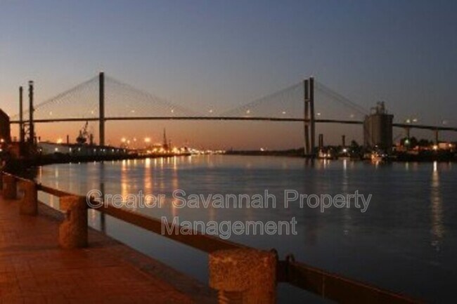 Building Photo - 530 E 35th St