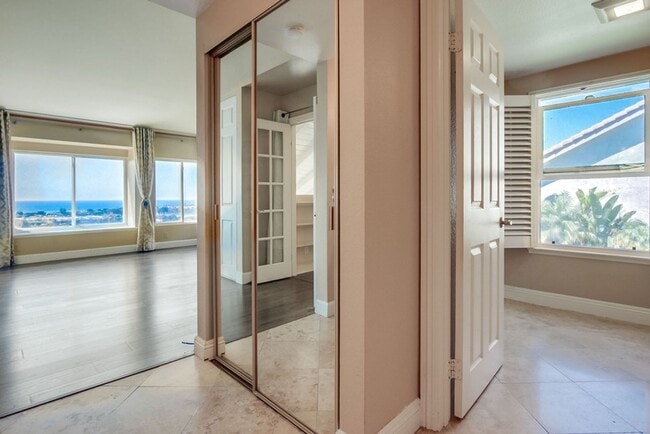 Building Photo - Fantastic ocean views in this spectacular ...