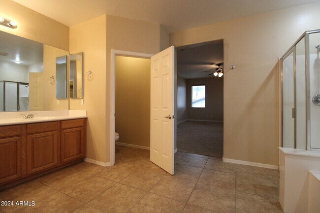 Building Photo - 3951 E Ravenswood Dr