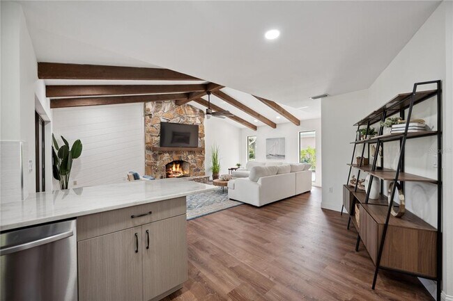 Building Photo - 456 Yacht Harbor Dr