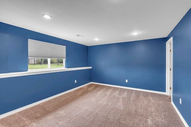 Building Photo - Luxury Home - Month-to-Month or 6-month Le...