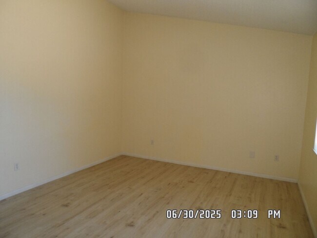 Building Photo - 3 Bedrooms, 2 Bathrooms, 3 Car Garage, Fir...