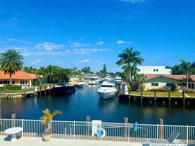 Building Photo - 3111 NE 51st St