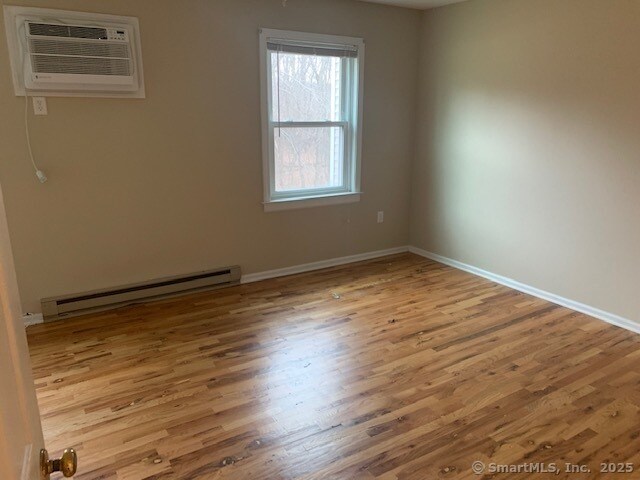 Building Photo - 456 Atwater St