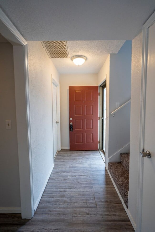 Building Photo - Spacious, Updated & Cute Home Near Lake Hefner in Close Proximity to Shopping & Dining