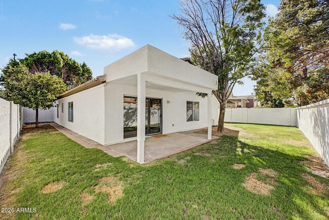 Building Photo - 1321 N Malibu Ln