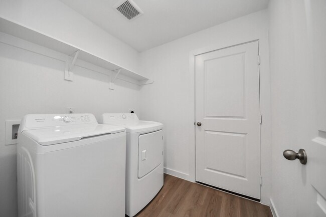 Building Photo - 9106 Serene Hvn Dr