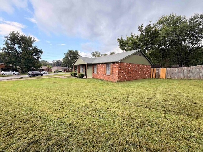 Building Photo - 3884 Kerston Dr