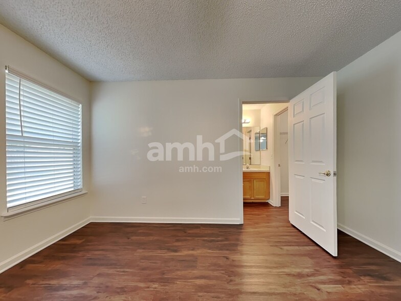 Building Photo - 11127 Lauren Oak Ln