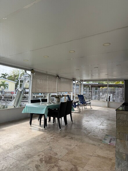 Building Photo - 354 Vaca Rd