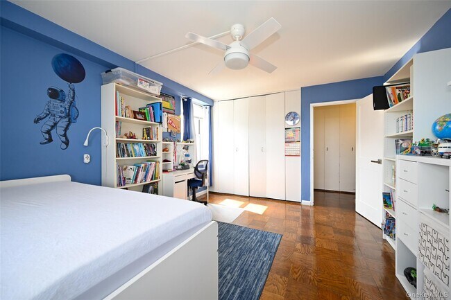 Building Photo - 61-20 Grand Central Pkwy