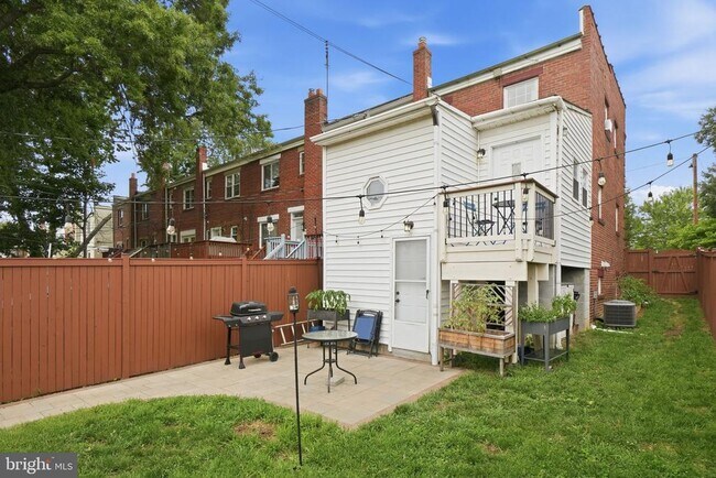 Building Photo - 345 Wesmond Dr
