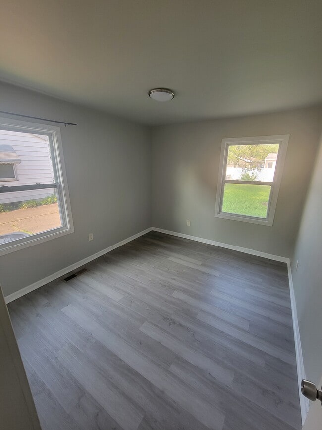 Building Photo - 118 Fairlane Dr