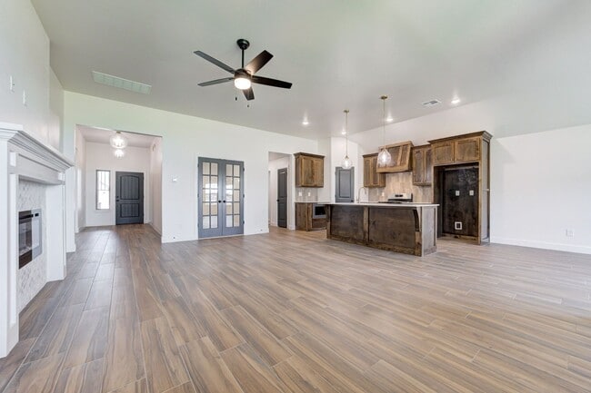 Building Photo - Brand New Home In Mustang!