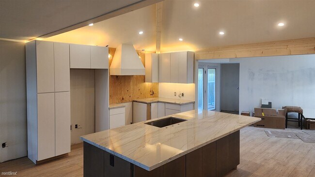 Building Photo - 3 br, 2 bath House - 2715 Via Casa Loma