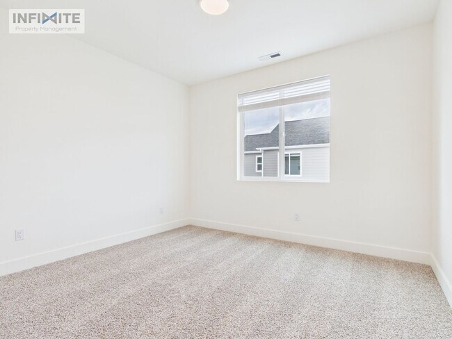 Building Photo - 4814 Briarwood Ln