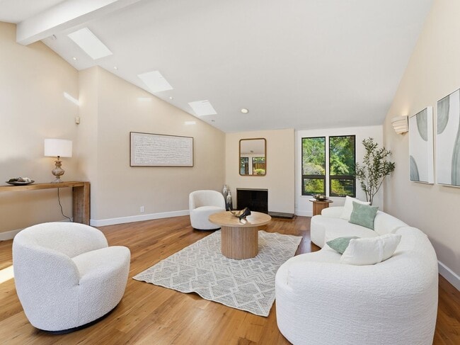 Building Photo - OPEN HOUSE 5/9 & 5/10 1:30-4:30
