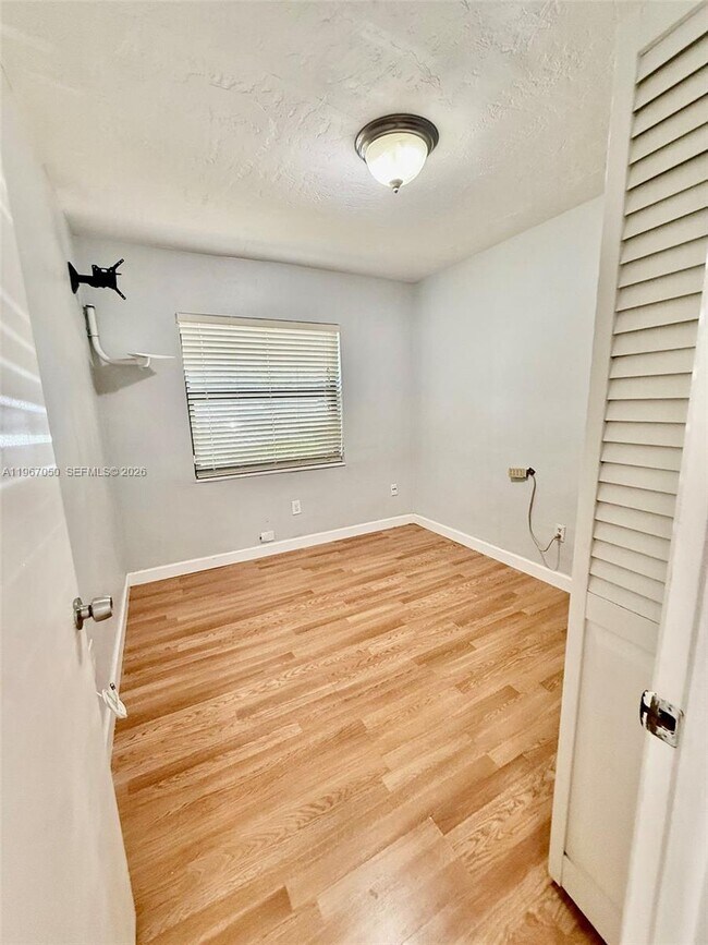 Building Photo - 11914 SW 125th Pl