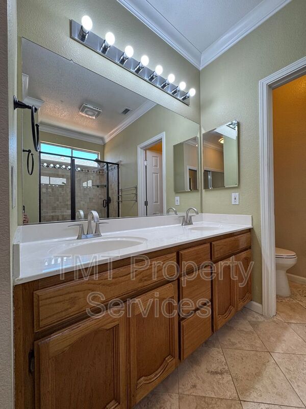 Building Photo - 301 Brimfield Ct