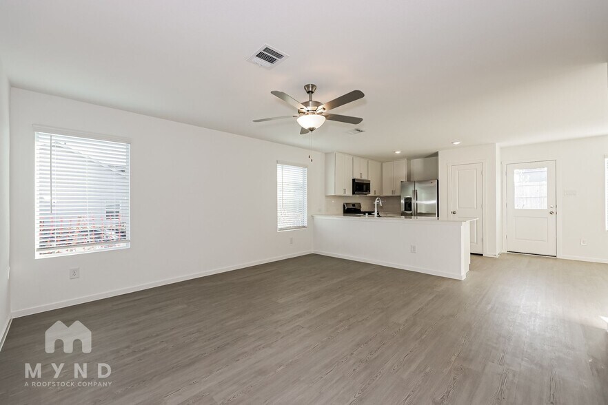 Building Photo - 2700 River Knl Ln