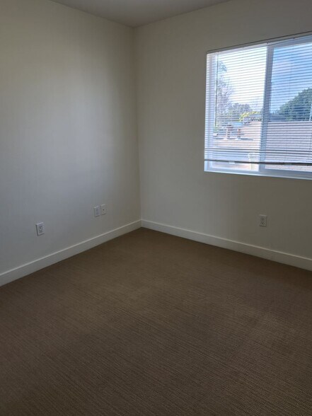 Building Photo - 1629 W Summit St