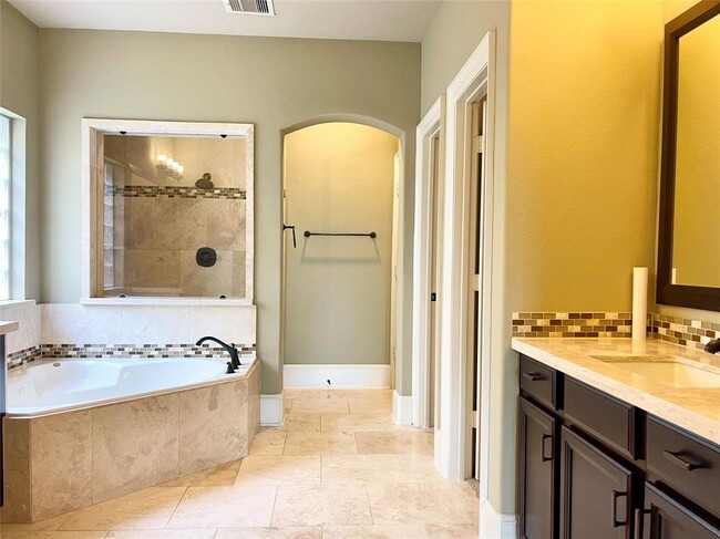 Building Photo - 8338 Sedona Ridge Dr
