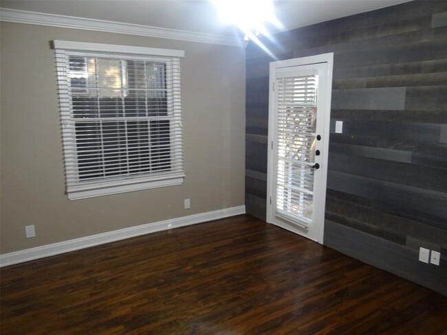 Building Photo - 912 E 32nd St