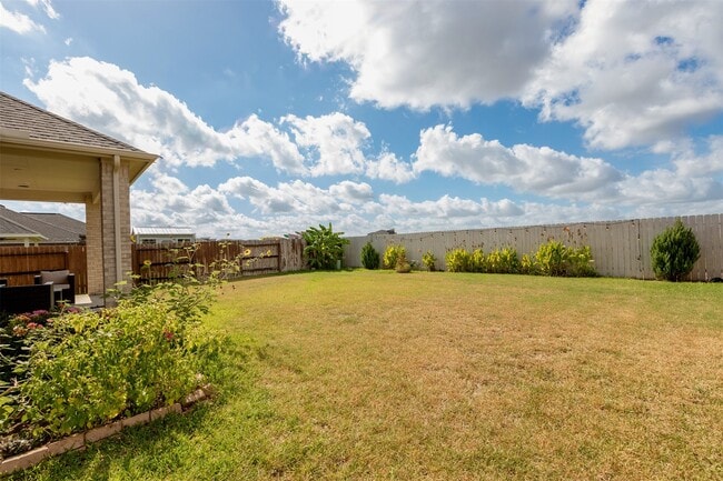 Building Photo - 2023 Village Orchard Ln