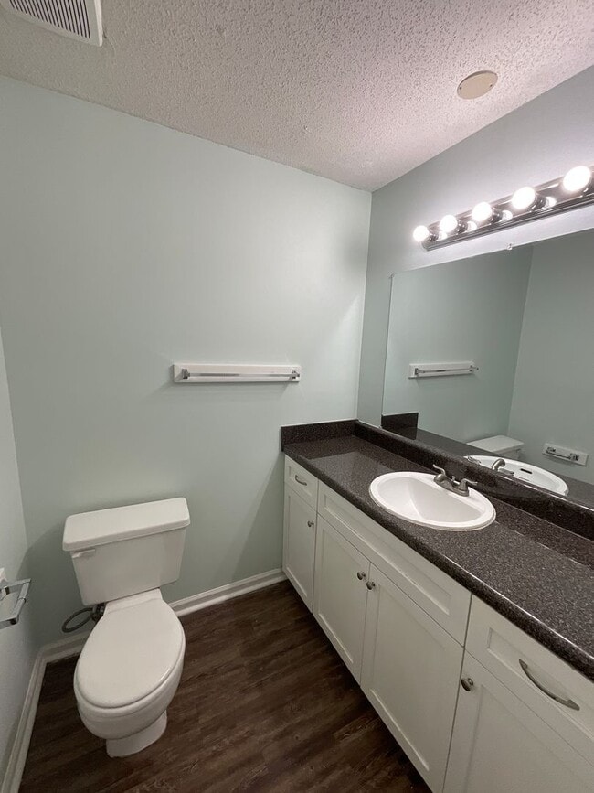 Building Photo - 3924 Miramar Ct