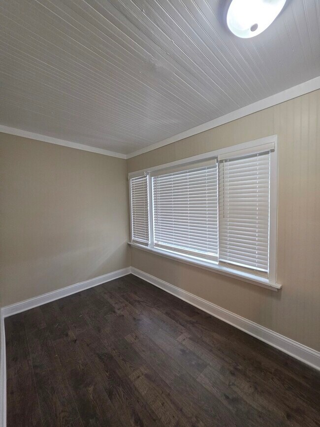 Building Photo - 12019 S Perry Ave