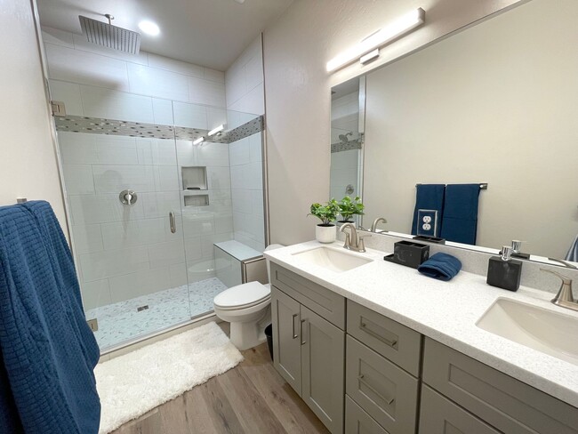 Building Photo - Bright 3br Townhome (New Build)