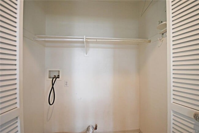 Building Photo - 27153 Manor Cir