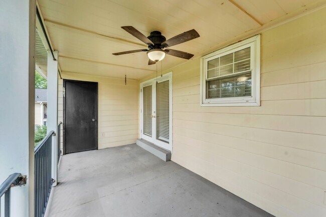 Building Photo - Beautiful 2-Bed, 2-Bath Condo with Elegant...
