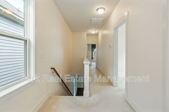 Building Photo - 44 Danbury Ct