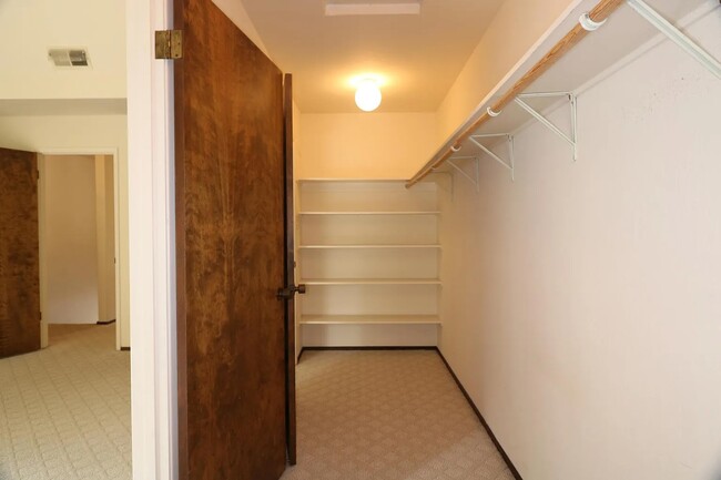Building Photo - 128 Galewood Cir