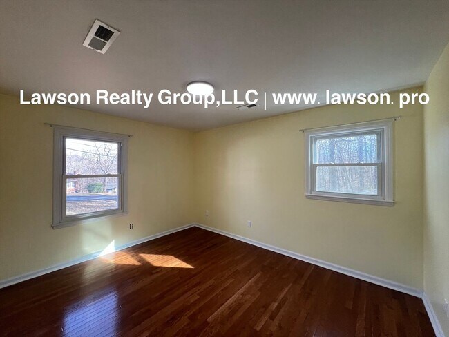 Building Photo - Peaceful Retreat with Outdoor Space-Botetourt County