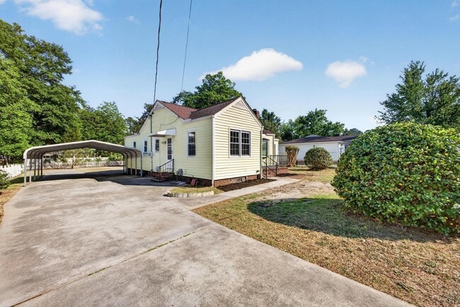 Building Photo - 450 Williamsburg St NE