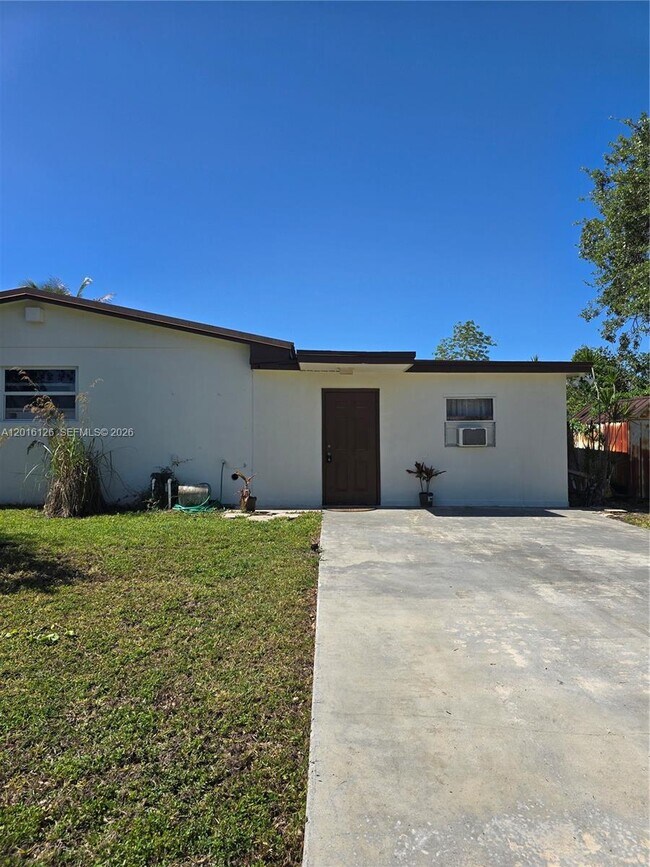 Building Photo - 27660 SW 162nd Ave