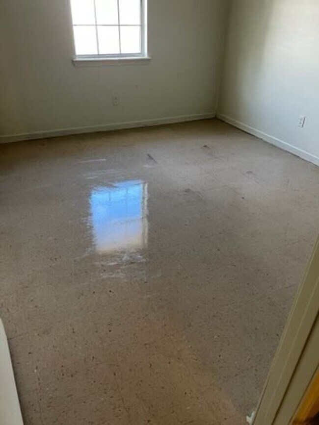 Building Photo - Monthly Paid Rent