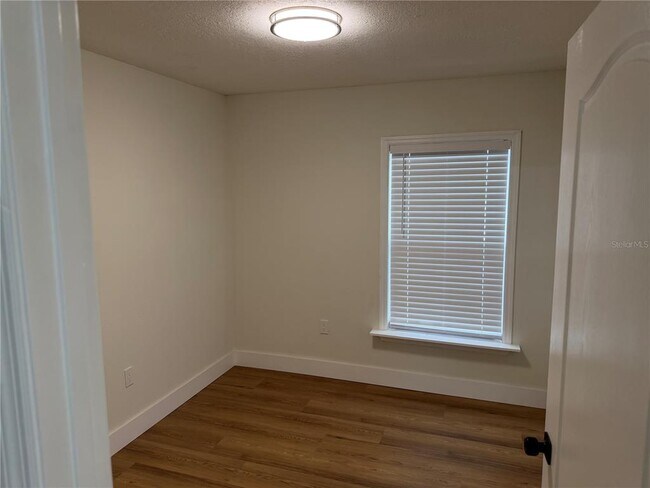Building Photo - 2013 Dixie Belle Dr
