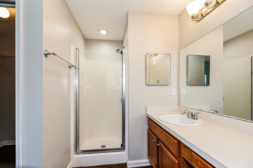 Building Photo - 14036 Crestwick Dr W