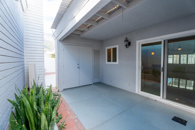 Building Photo - 2518 S Sierra Madre