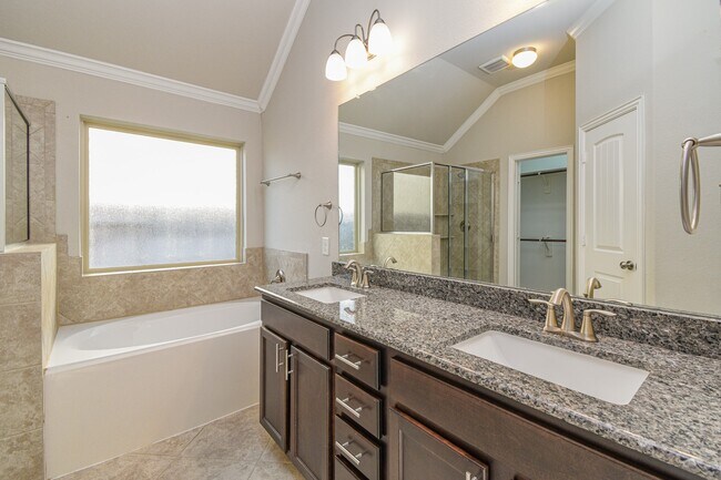 Building Photo - 9403 Briscoe Bend Ln