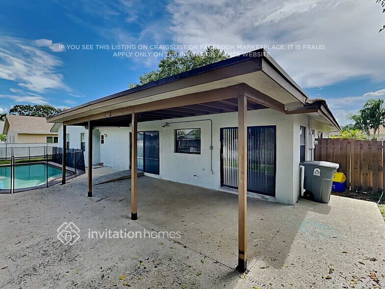 Building Photo - 21535 Chipmunk Ln