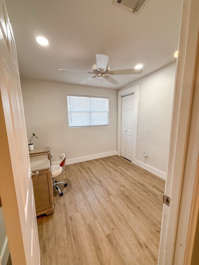 Building Photo - 76 Carson Dr NE